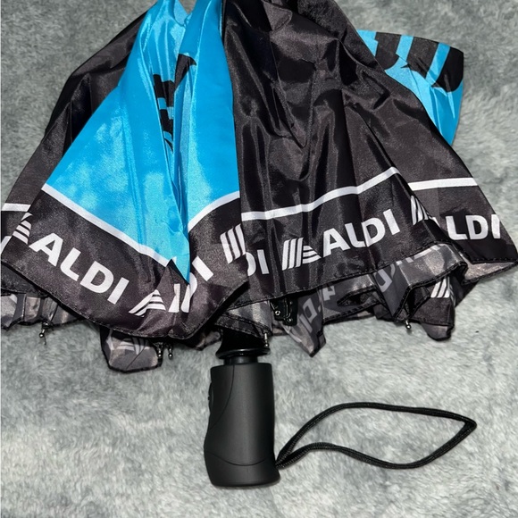ALDI Gear 2023 Capsule Collection Automatic Umbrella Blue/Black ☔️‼️🌈 11” Long - Picture 4 of 4